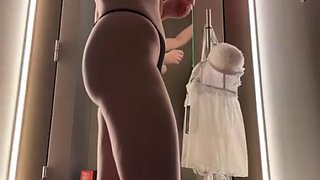 Crazy jucielussie in the public changing room