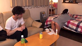 Amateur Asian gives amazing blowjob