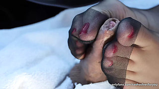 MILF Mistress Gives Slow Nylon Footjob & Cum on Feet - Amateur German HD