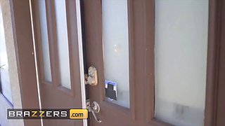 (zac naughty) is astonished when (Bella Rolland) shows up at his door naked he bangs her in the ass - brazzers