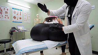 "Masked Doctor Gives Perverted Oil Butt Massage to BBW Patient"