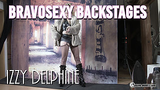 Izzy Delphine - 03 - Photoshoot Backstage