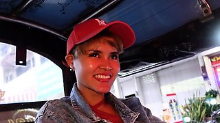 Curvy Thai MILF amateur gets picked up