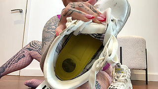 Dirty Sneaker Freak Training