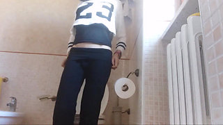 The Cherleader Loves to Provoke Your Erection with Her Pee
