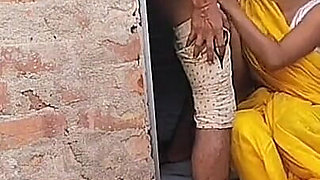 Indian Housewife Outdoor Fucking with Neighbour Brother in Law