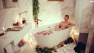 Exclusive Vlog - Aphrodite's Bath