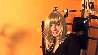 Cute blonde chick sucks hard cock at the casting