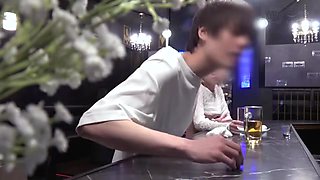 金髪ギャルが店内で立ちバックと正常位で喘ぎビッチなエッチ