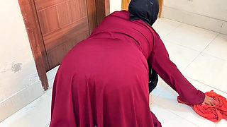 Egyptian Big Ass Curvy Muslim Hot Stepmom Stuck Under Bed Then She Want Anal Fuck From Me!