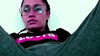 Big booty long legs babe close up webcam masturbat