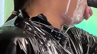 Dirty Play in Close-up Deepthroat