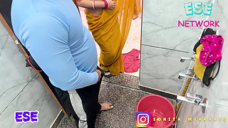 Pyari bhabhi Ne Muth Marte hue Bathroom dekh liya aur lapak le mera lund bhi leliya