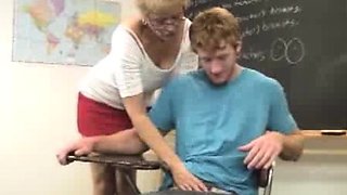 Sexy milf Hot Wife Tracy is a hot teacher and gives a tug