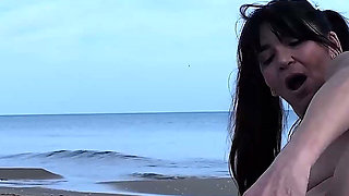 Squirting in a ****** Beach