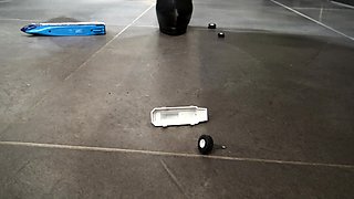 i pee on crushing things