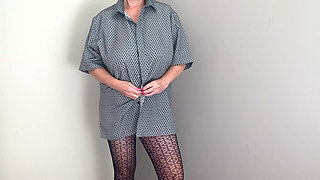 Mrs Mature Feet & Her Big Granny Pants