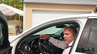 Mobile Car Wash with naughty teen Shrooms Q