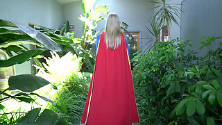 Supergirl Vs. Poison Ivy - Lesbian Seduction