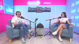 Camilahenao, a Hot College Girl, Has an Extreme Orgasm After Receiving All the Cum in Her Mouth!