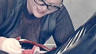 Dominatrix Mistress April - Slave Maintenance
