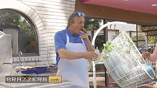 Brazzers - Tommy King enjoys getting her tight ass hole drilled by her neighbour's pulsating cock
