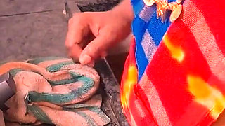 Indian Maid Spreads Her Legs to Get Tips for Reel Shoots