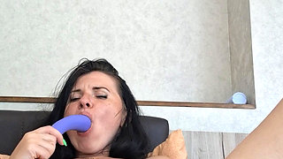 Sexy milf loves to show off her desires