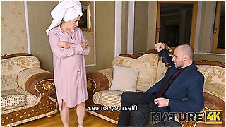 Mature Woman Shows Off Naked Body To Boy For The Sake Of Sex