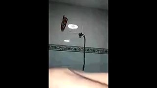 Indian Girl Masturbates on Webcam After Bath