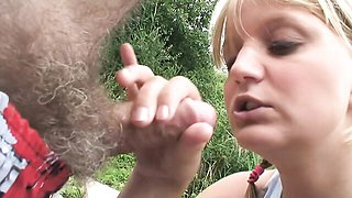 Greedy reverse cowgirl blonde outdoors blowjob