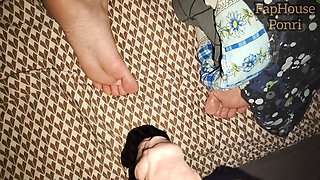 My Stepsister Let Me Touch Her Feet.