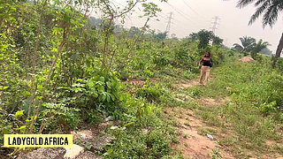 The Beautiful Lost Princess in a New Area but Find Both Help