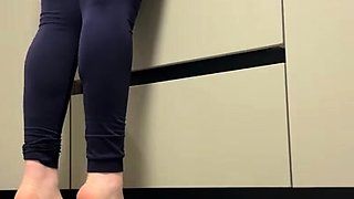 Amateur Foot Fetish Girlfriend Sucks and gives a Footjob
