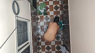 Saw the Neighbor's Sister-in-law Taking a Bath