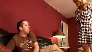 MILF feels like spreading her legs and getting banged ft. Lynn Lemay: Porn