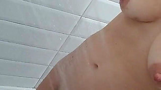 I Washing My Hairy Pussy and Pee at the Same Time