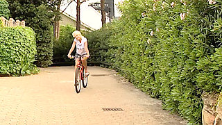 Look at My Perfect Body I Undress for You