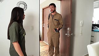 ! Oh, my God! The plumber unclogs the pipe with a new tool