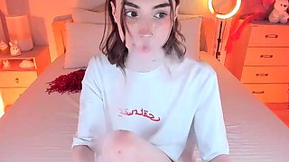 Hot amateur busty brunette masturbate in webcam