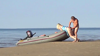 Boatman Fucked a Hot Tourist