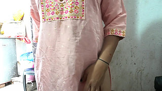 Fingaring in pusssy hot indian girl