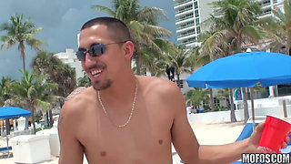Mofos - Beach Babes on Vacation