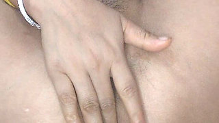 Desi Bhabhi Fingering Herself