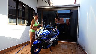 Big booty Thai GF motobike wash and big ass anal penetration