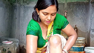 Bathroom muslim hijabi biwi and uski step-mom ki maast threesome gaand chudai clear bangla audio