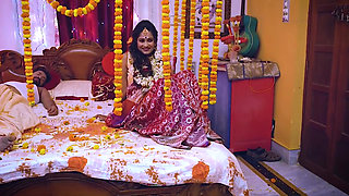 Suhagraat me pati ko behoshh karke boyfriend se chudwae