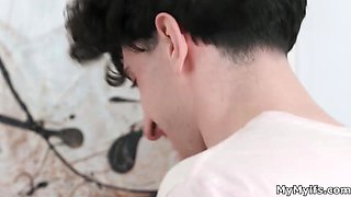 Freeusing redhead mommies big boobies during online call