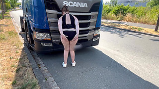 Public: Hot Masturbation Show for the Truck Driver