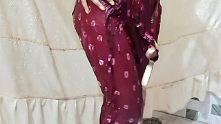 Watching Bengali Bhabhi's cool nude video of bathing will make the penis water come out